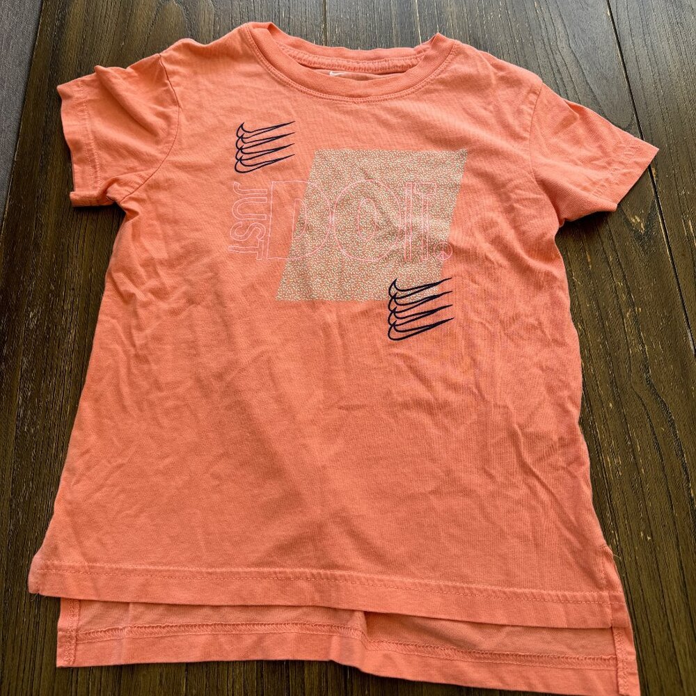 Girls The Nike Tee light pink short sleeve t-shirt tee size XS